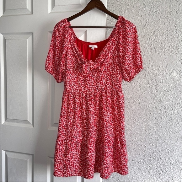LC Lauren Conrad Dresses & Skirts - LC Lauren Conrad women’s size M red & white floral dress